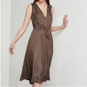BCBGMAXAZRIA KATIA LOW V-NECK RUFFLE WOVEN CITY DRESS-